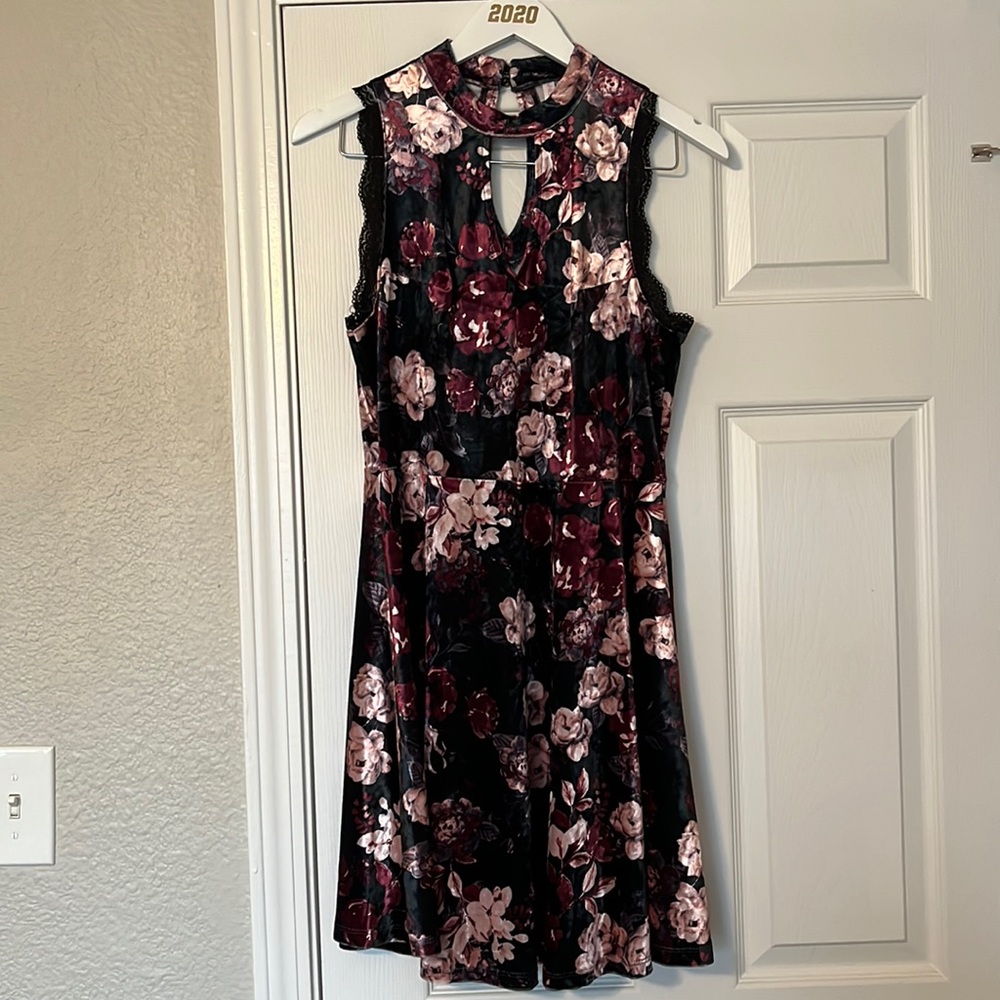 L Velvet Floral Dress!